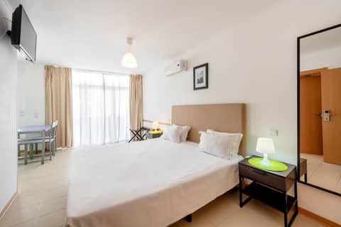 Apartamentos Mirante da Rocha — hotel room