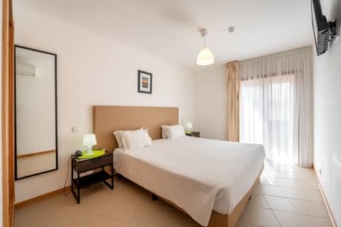 Apartamentos Mirante da Rocha — hotel room
