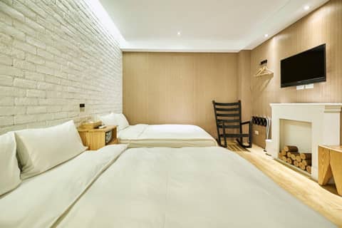 York Hotel — hotel room