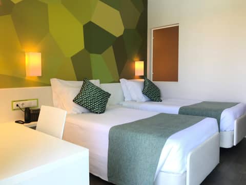 Hotel 3K Faro Aeroporto — hotel room