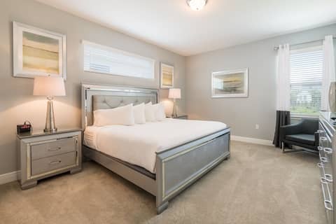 Encore Resort and Water Park at Reunion by Rentyl — hotel room