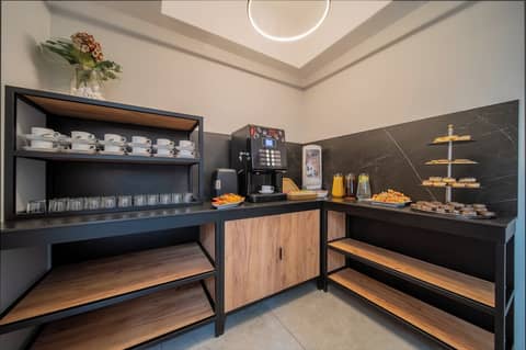 Hotel Alexander — kitchen