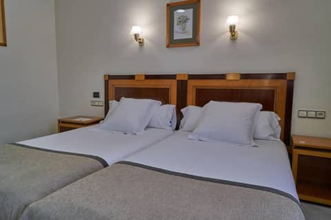 Hotel Don Curro — bedroom