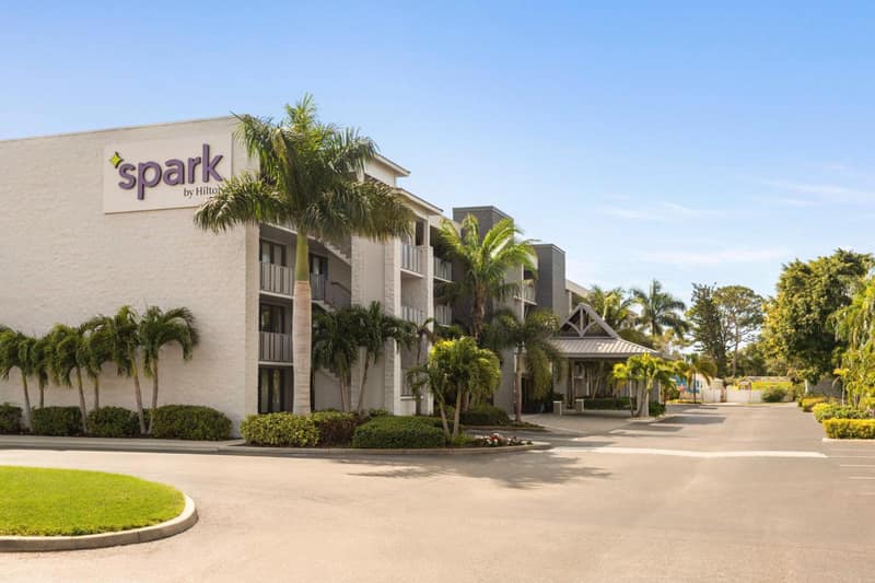 Spark by Hilton Sarasota Siesta Key Gateway — building