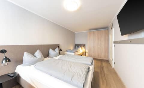 centerroom München City — hotel room