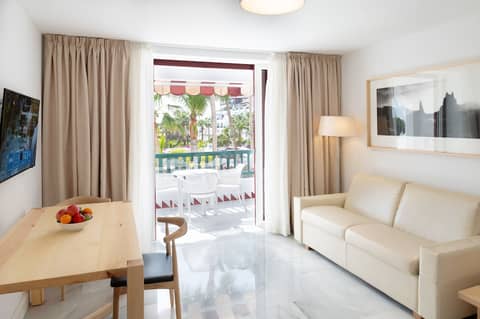 Aparthotel Parque Santiago IV — hotel room