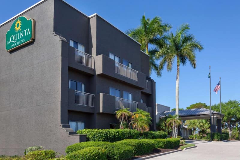La Quinta by Wyndham Ft. Myers - Sanibel Gateway — building