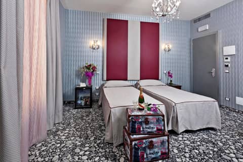 Hotel Relais Dei Papi — hotel room