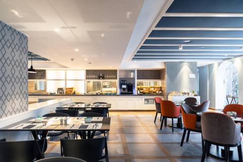 Catalonia Porto — dining