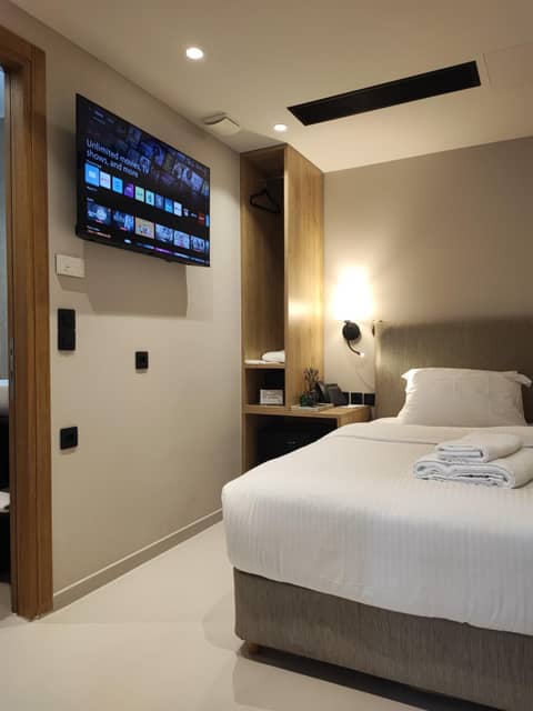 Regal Hotel Mitropoleos — bedroom