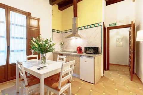 SUITES CASA DE LAS COLUMNAS — kitchen