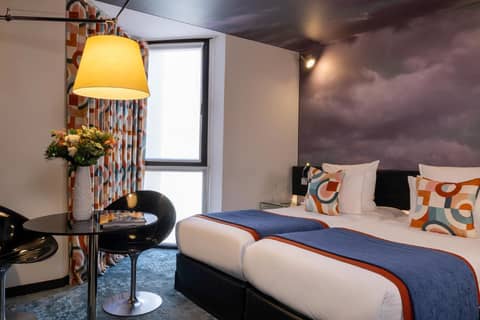 Le 7 Eiffel Hotel by Malone — hotel room