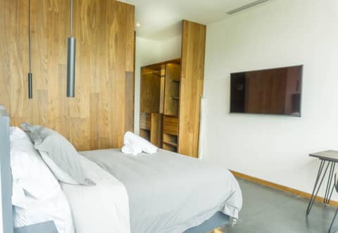 Suites BQ — hotel room