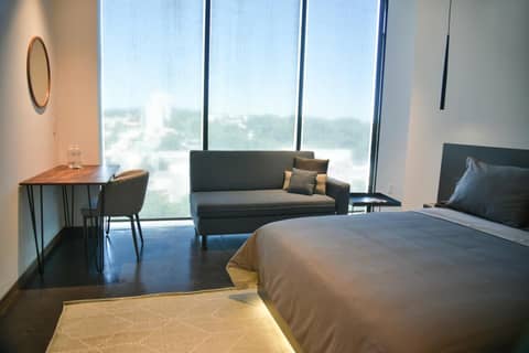 Suites BQ — hotel room