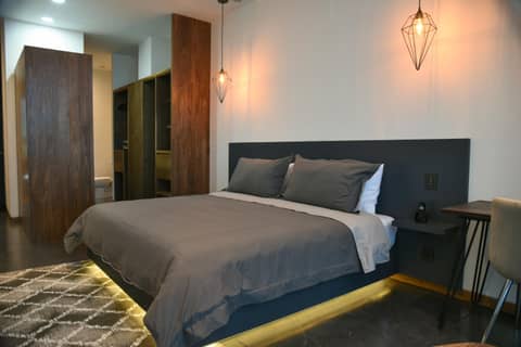 Suites BQ — hotel room