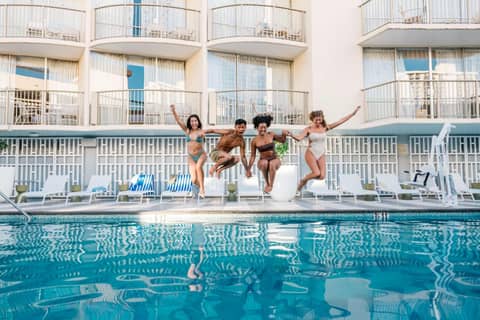 OUTRIGGER Waikiki Paradise Hotel — human