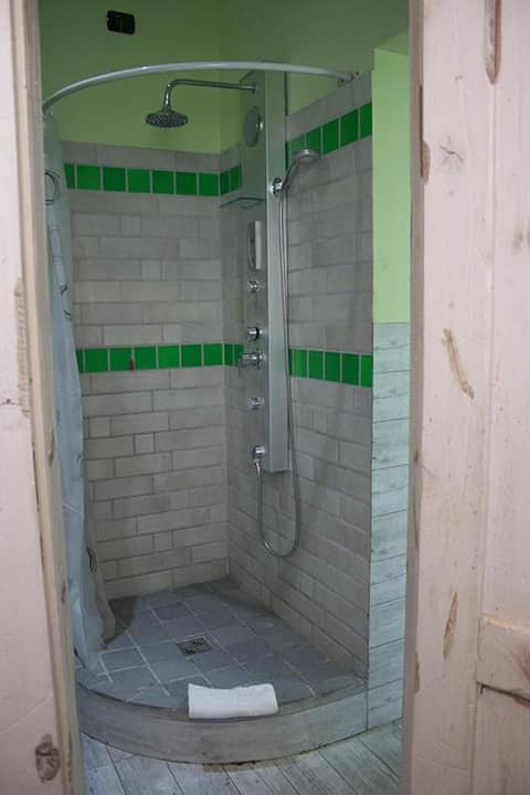 Hotel Agorà — bathroom