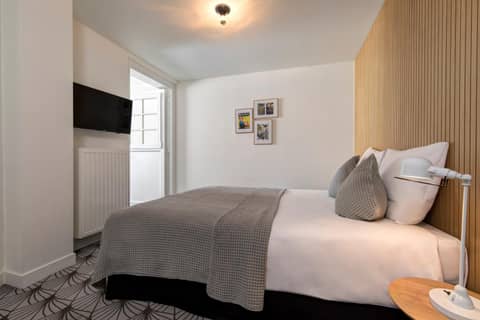 Vintage Hotel Brussels — bedroom