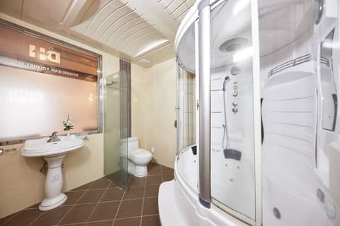 Dongbusan Oncheon Hotel — bathroom