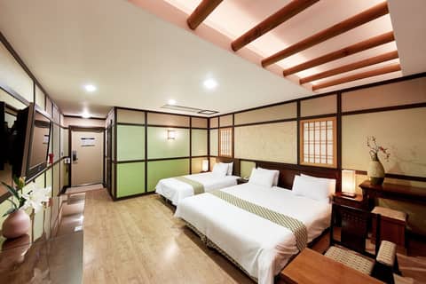 Dongbusan Oncheon Hotel — hotel room