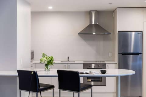 Rydges Auckland — kitchen
