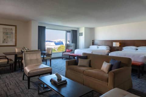 Renaissance Concourse Atlanta Airport Hotel — hotel room