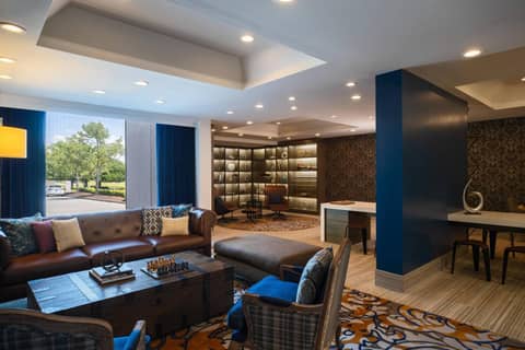 Renaissance Concourse Atlanta Airport Hotel — lounge