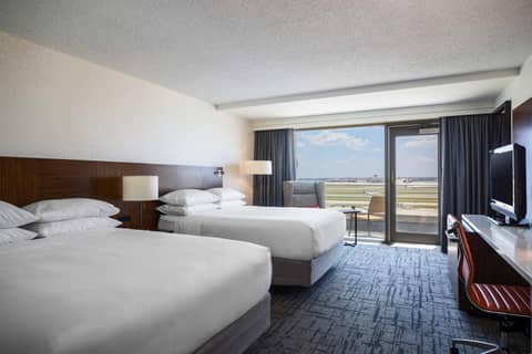 Renaissance Concourse Atlanta Airport Hotel — hotel room