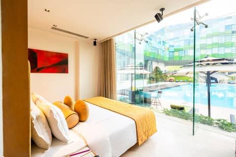 Vivanta Bengaluru, Whitefield — hotel room