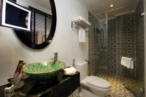 Hanoi Center Silk Boutique Hotel & Travel — bathroom