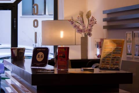 Golden Hotel — recepcion & lobby