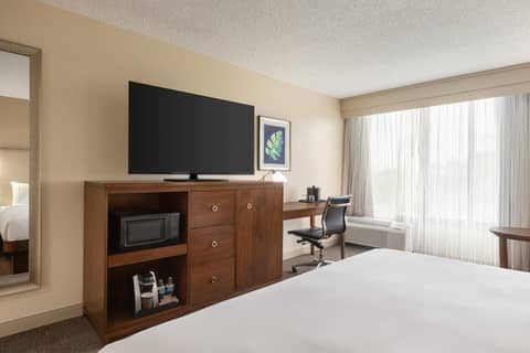 Doubletree by Hilton Fort Myers at Bell Tower Shops — photo 2