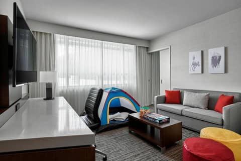Calgary Airport Marriott In-Terminal Hotel — photo 3