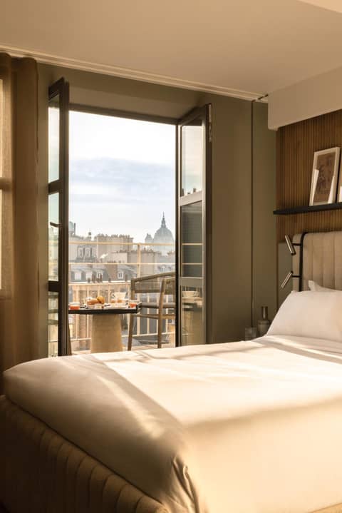 Hôtel Dame des Arts — hotel room