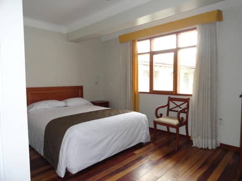 Emperador Plaza — hotel room