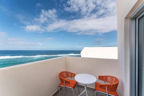 Occidental Las Canteras — balance & terrace