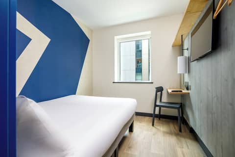 ibis budget Manchester Airport — photo 9
