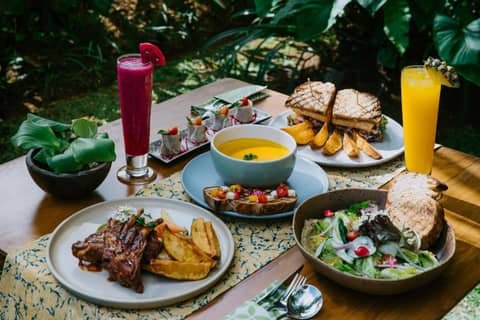 Jati Cottage — dining