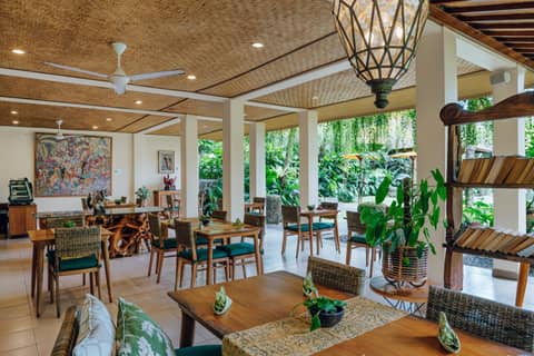 Jati Cottage — dining