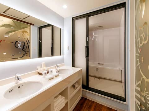 HOTEL OKINAWA WITH SANRIO CHARACTERS — bathroom