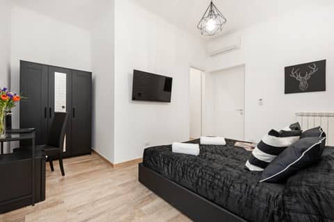 Black Rooms Colosseo — hotel room