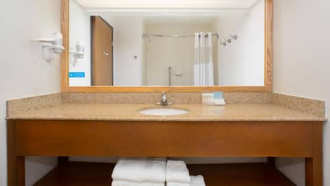 FairBridge Inn & Suites Thornton — bathroom