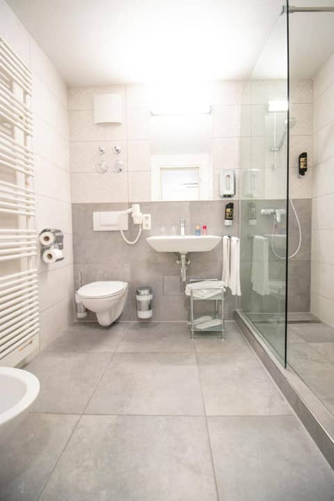 ARABEST Aparthotel & Boardinghouse — bathroom