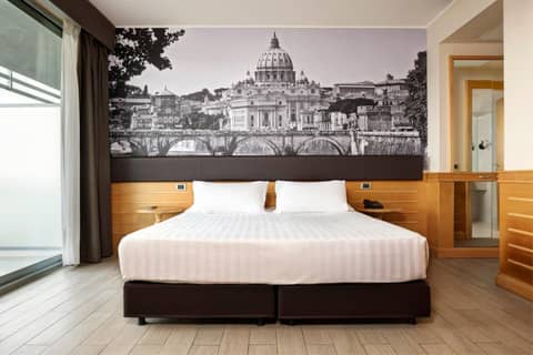 Occidental Aran Park — hotel room