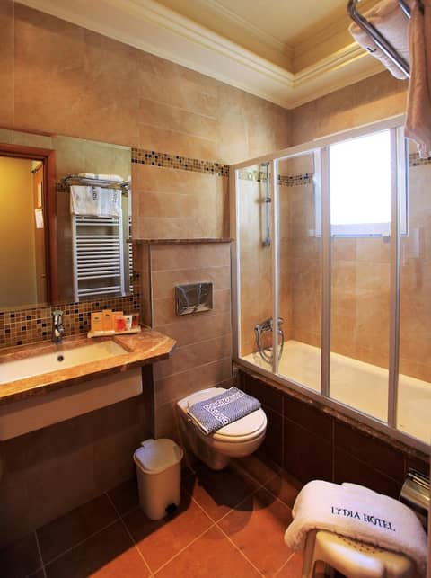 Lydia Hotel — bathroom