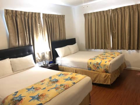 Beach Place Hotel — hotel room