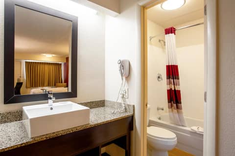 Red Roof Inn PLUS+ Atlanta - Buckhead — photo 6