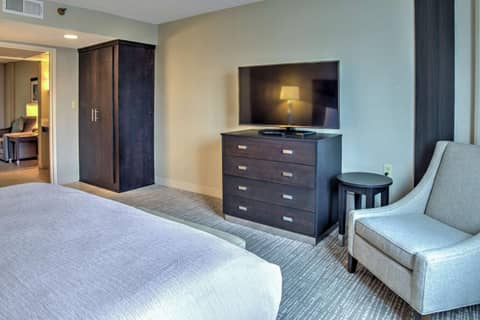 Embassy Suites by Hilton Indianapolis North — photo 5