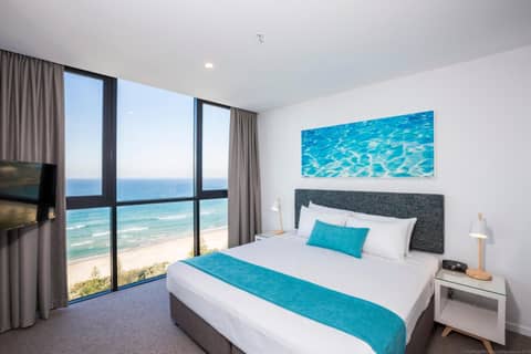 Boardwalk Burleigh Beach - Official — photo 3