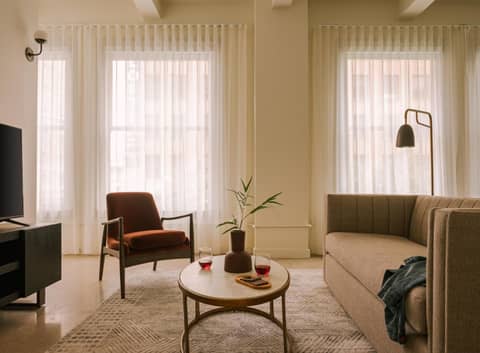 Reside Craftsman Los Angeles, a Wyndham Residence — hotel room